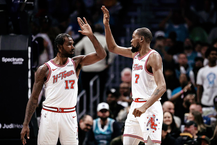 工资低人一等还挨骂！伊森硬刚乌度卡，合同年的委屈谁懂？