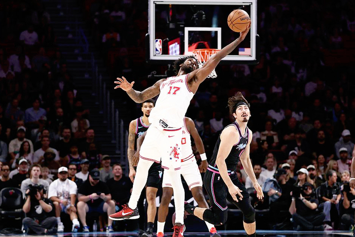 工资低人一等还挨骂！伊森硬刚乌度卡，合同年的委屈谁懂？