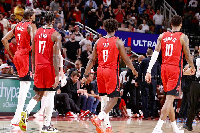 工资低人一等还挨骂！伊森硬刚乌度卡，合同年的委屈谁懂？