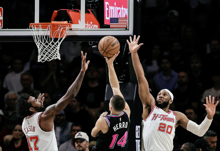 工资低人一等还挨骂！伊森硬刚乌度卡，合同年的委屈谁懂？