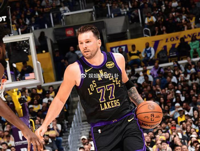 错失绝杀！詹姆斯拒绝背锅：你得问东契奇，后者：我看到他空了