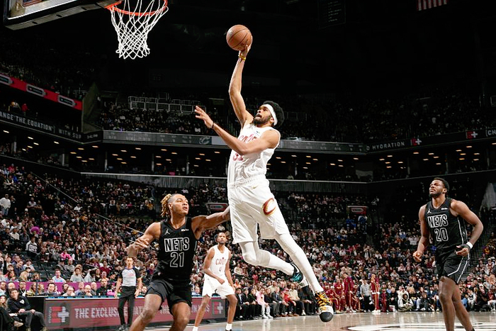 36岁哈登带伤复出准三双胜篮网，一句“能运球就打”听哭了多少人