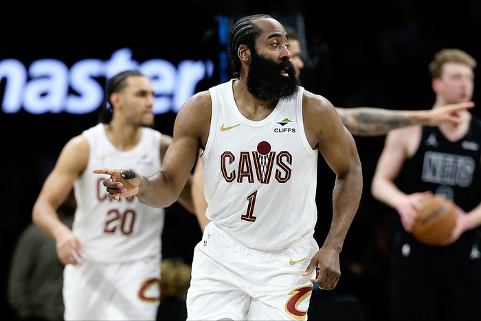 36岁哈登带伤复出准三双胜篮网，一句“能运球就打”听哭了多少人