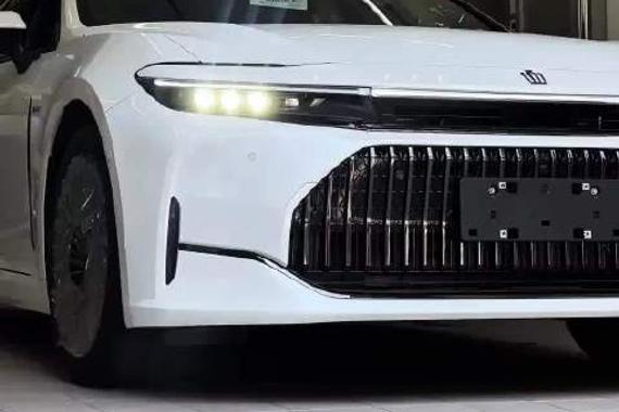 ①⑥代皇冠轿车｜晶焠白“经典中的经典”