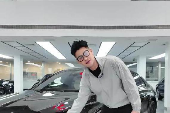 迈巴赫S680极夜版亮相北京远策汽车