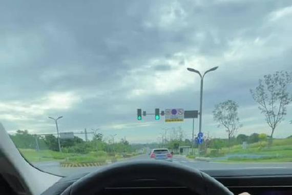 这是啥玩意啊 出现了直接就踩不动油门了 转速保护？虚心请教各位