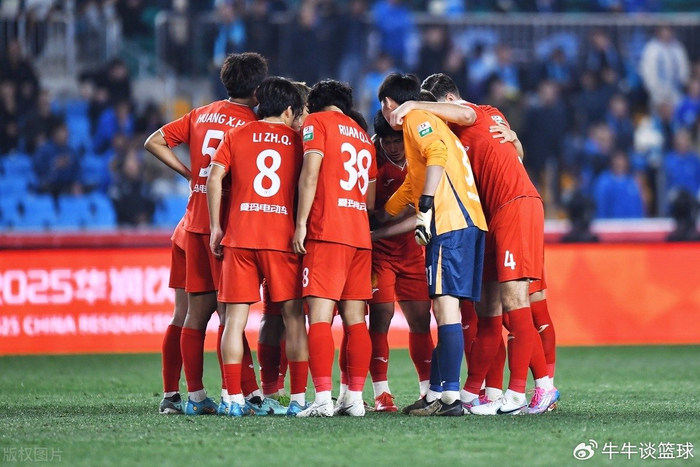 国足有救了！21岁新星本轮爆发双响！率队登顶榜首+7球领跑射手榜