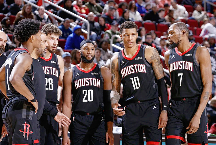 阿门续约危机！火箭给多少钱合适？他到底是防守铁闸or溢价包袱？