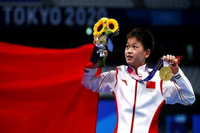 全红婵退赛半个月！妈妈坐姿引发争议，网友：全妈妈要注意形象