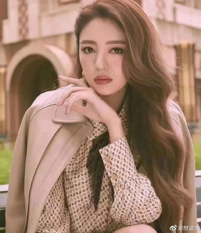 老公被捕后，43岁安以轩复出满脸不自信，当初嫁给汪小菲会怎样？