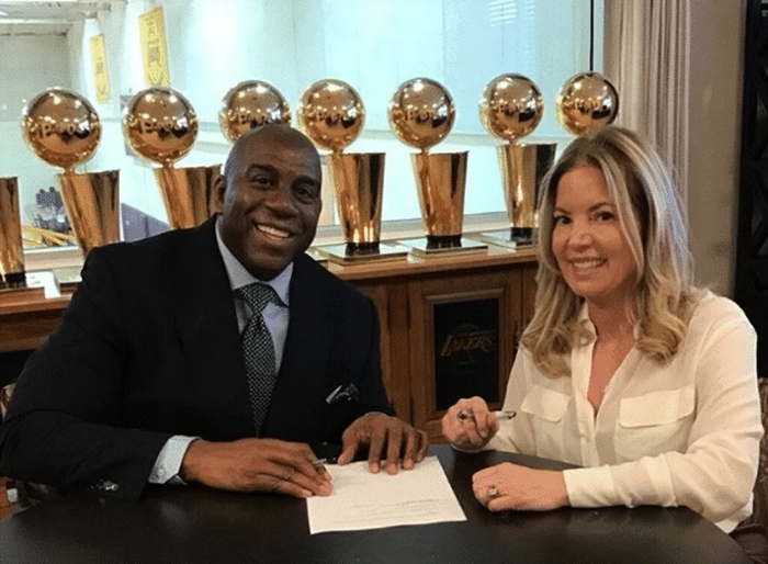 1994年，魔术师1000万买下湖人4.5%股份，如今出售值多少钱？