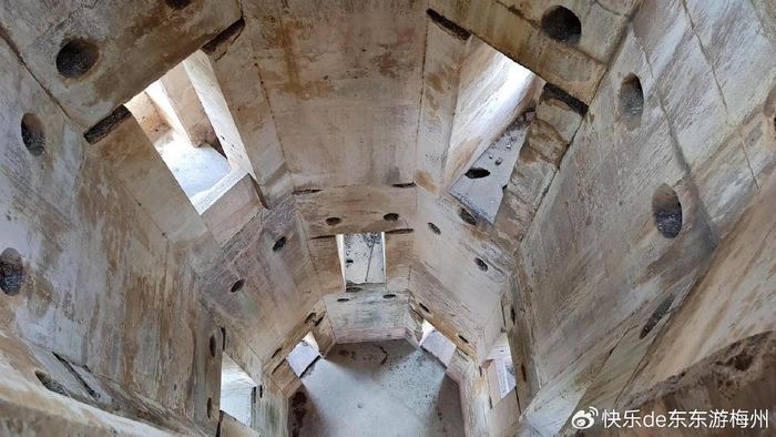 蕉岭文福路亭古塔，木板被拆后拱形青砖楼板竟不塌，顶层外有围墙