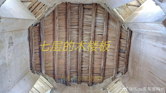 蕉岭文福路亭古塔，木板被拆后拱形青砖楼板竟不塌，顶层外有围墙