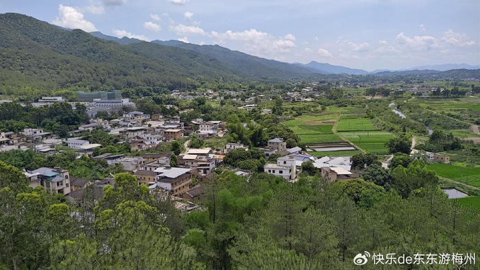 蕉岭文福路亭古塔，木板被拆后拱形青砖楼板竟不塌，顶层外有围墙