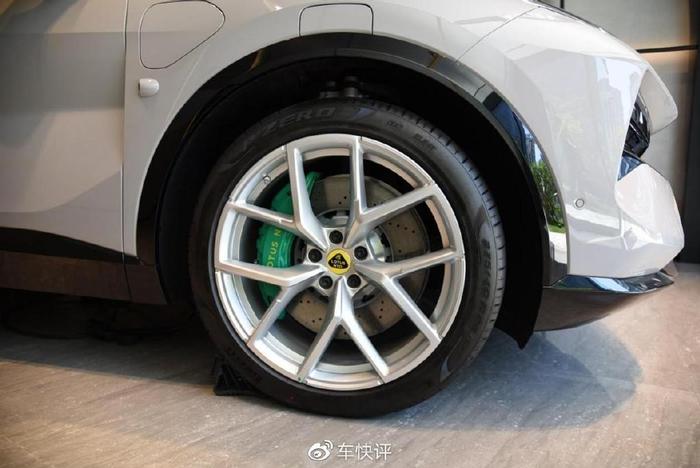体验售价百万的纯电SUV路特斯Eletre是什么感觉?