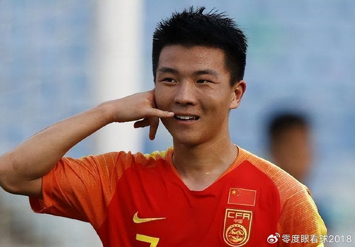 香饽饽！23岁国足新星成冬窗第一大鱼，中超3豪门哄抢，海港机会最大
