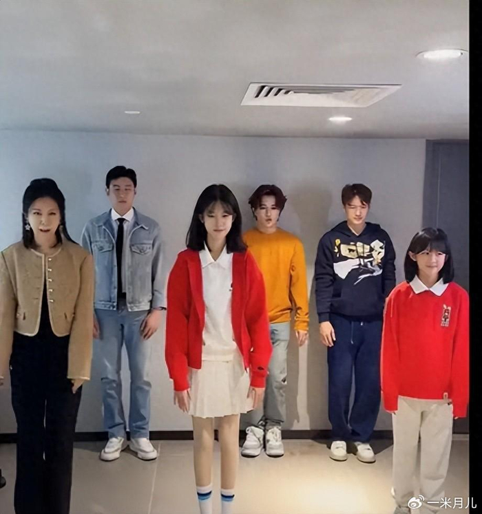 陆毅鲍蕾一家跳科目三, 贝儿和小叶子现身,还有神秘嘉宾!