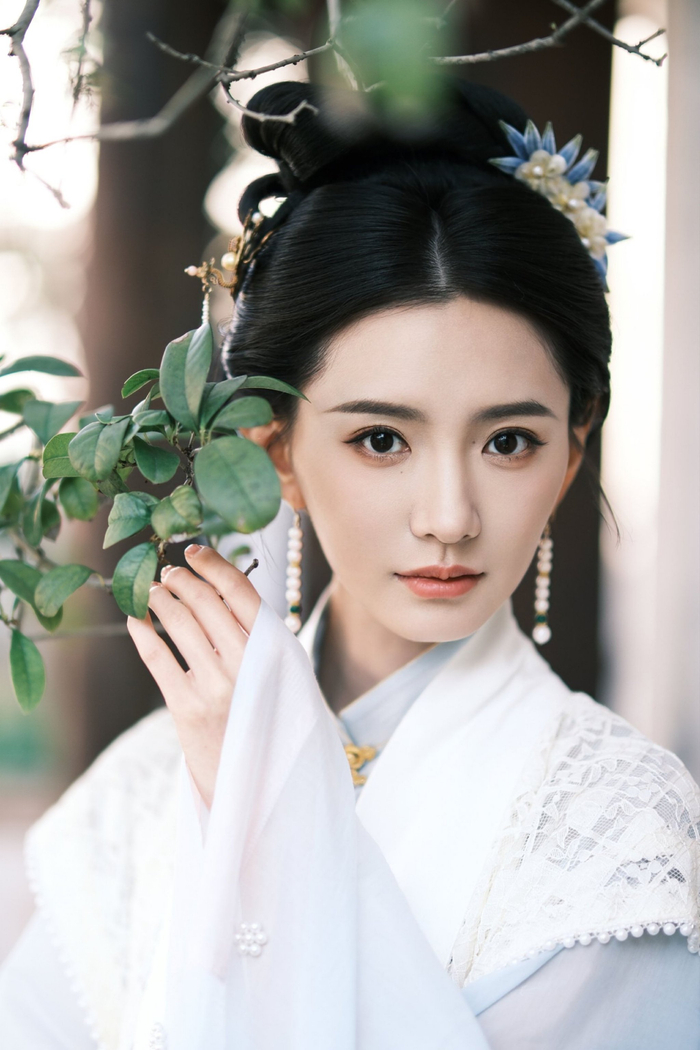 于正说张婉莹有点八九十年代香港古装剧中走出来的样子…|于正|香港|小龙女_新浪新闻