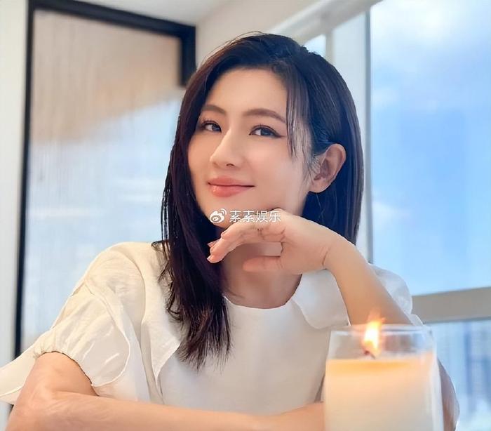 Selina中首次公开儿子全身照，称小腰果吃好睡好妈妈就开心