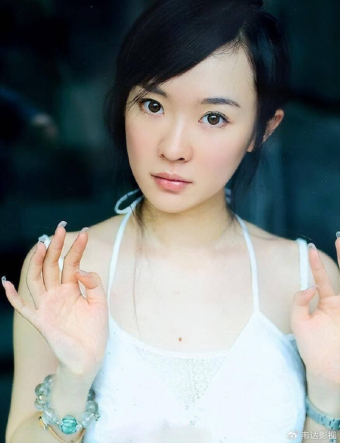 43岁霍思燕胸怀大痣,身材比例好吸睛!