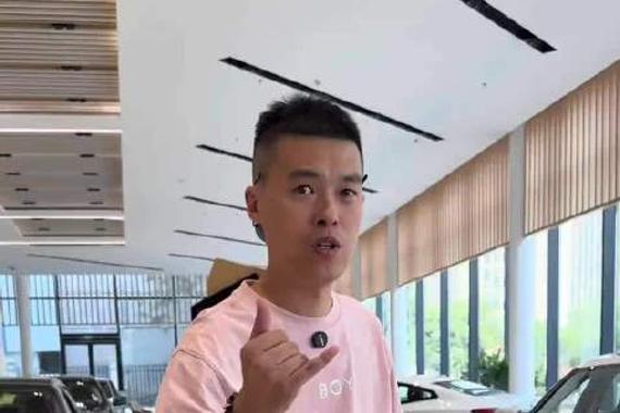 提车了！兄弟们看过来，带你看看宝马五系二十七万是真是假！