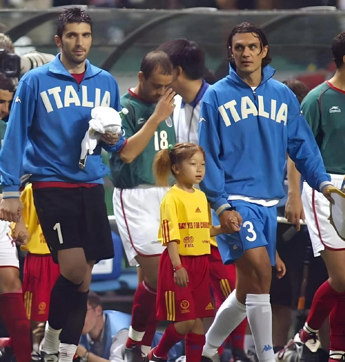 外媒评21世纪足坛最佳25人！梅西登顶C罗第二，大罗仅排第四