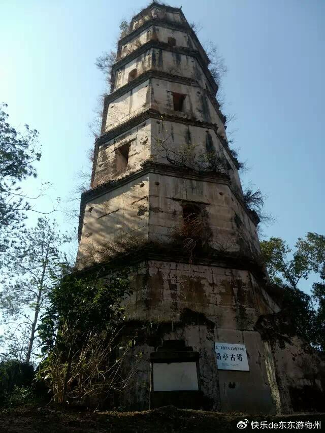 蕉岭文福路亭古塔，木板被拆后拱形青砖楼板竟不塌，顶层外有围墙