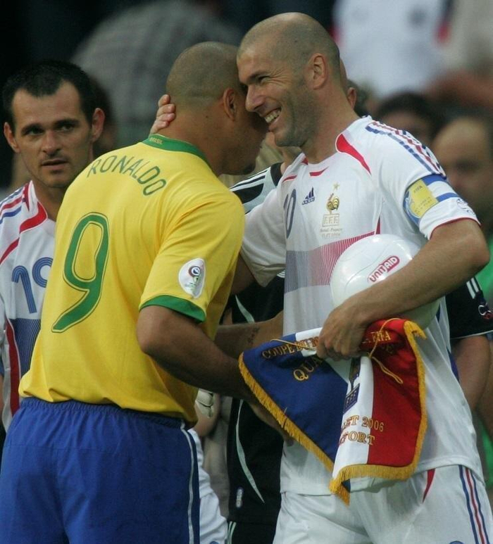 外媒评21世纪足坛最佳25人！梅西登顶C罗第二，大罗仅排第四