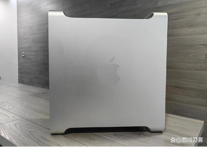 M2Pro版的MacBook发布了，十年前的Mac Pro机皇，今天可否一战？