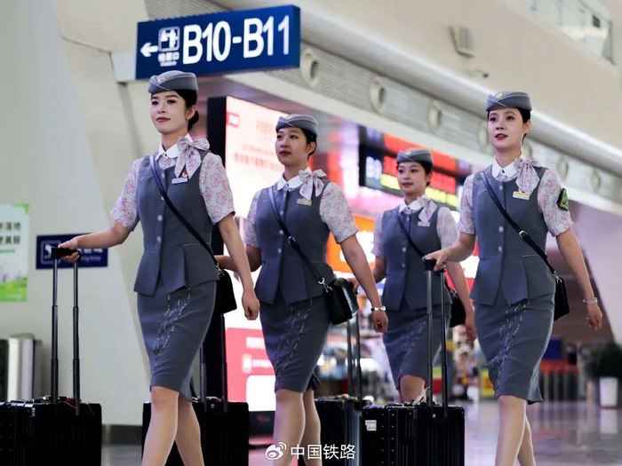 这里“动姐”换夏装了！车站升级也全面完工