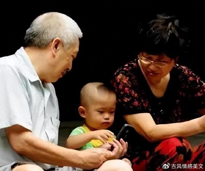 老婆瞧不起女婿舅舅，指出她们没钱很难说服她们，我该咋办？