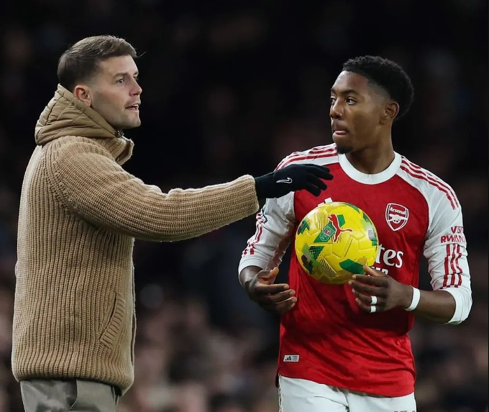 法尔克：阿森纳目标想加盟英超！许策勒：枪手发角球要浪费1分钟