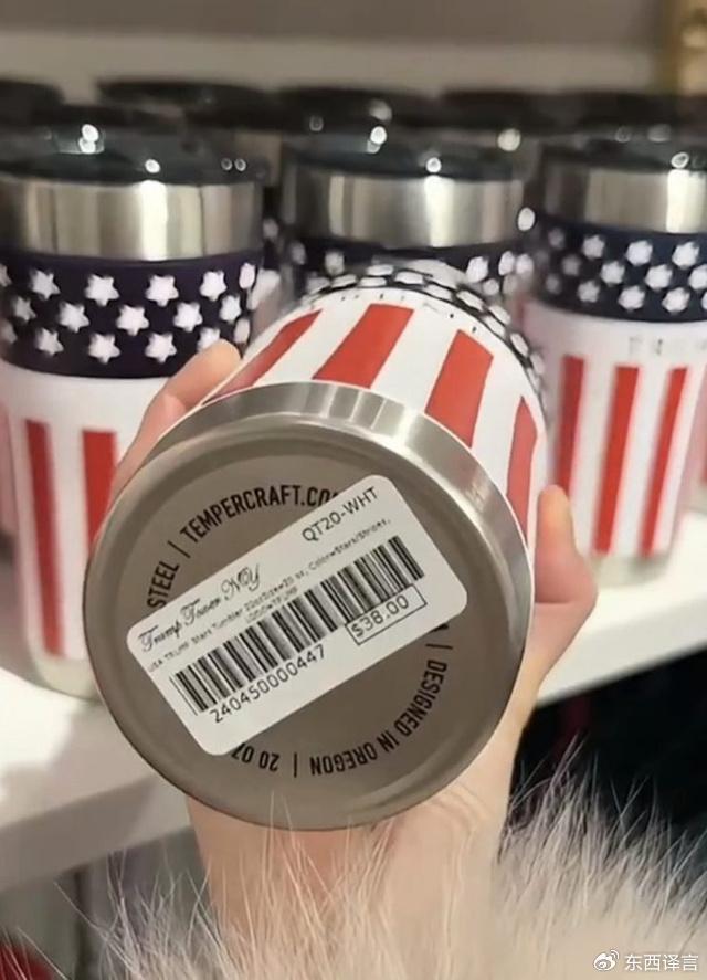 特朗普纪念品用贴纸遮中国制造，336元帽子暴利，美网友：认清骗局（特朗普身边的卫生专家）
