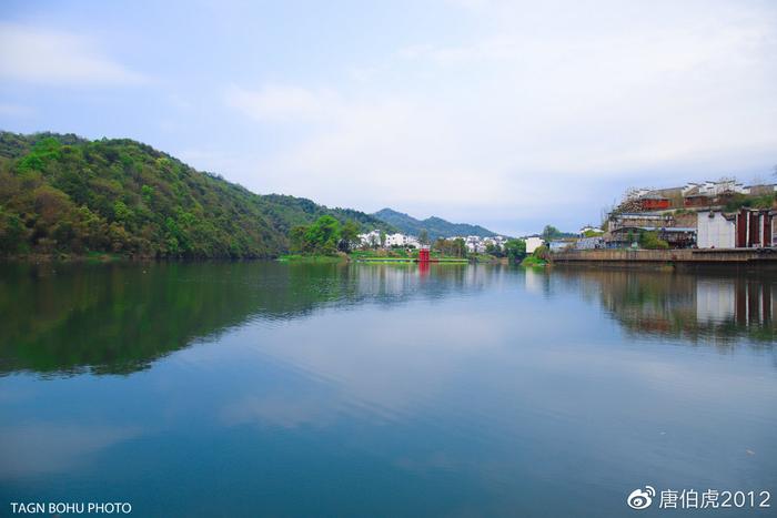 中国最美乡村婺源的春天，仿佛置身在一幅美丽的乡村水墨油画中