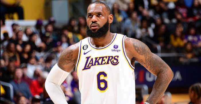 詹姆斯场外再传佳音慈善事业获颁年度人道主义大奖