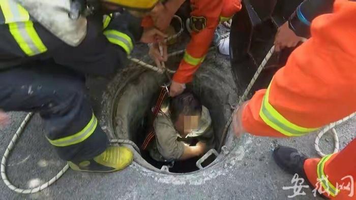 宿州两工人井下施工时中毒缺氧被困 消防成功救援