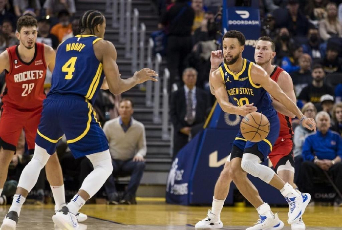 金州勇士实时比分更新 球迷关注每节得分动态 比赛进程紧张刺激 球队状态即时呈现 为季后赛席位全力冲刺