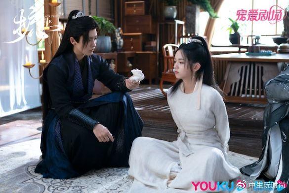 甜宠剧《护心》火热上映,侯明昊与周也演绎虐