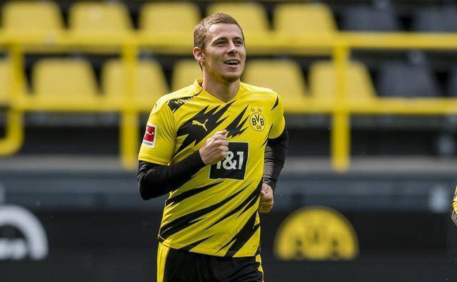 多特蒙德球衣号码变动！19岁天才改穿9号，10号球衣也有了新主人