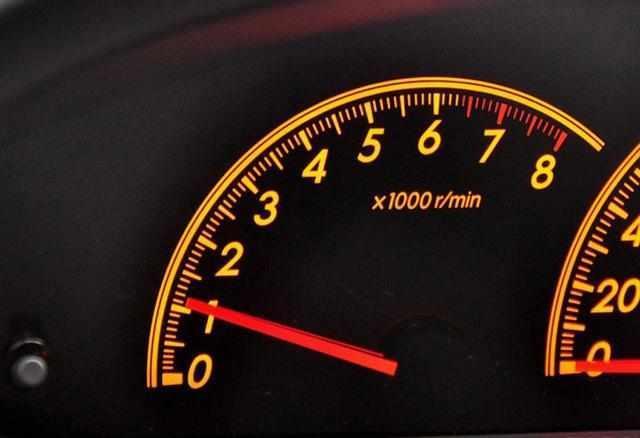 汽车转速多少最省油？记住这个数就可以了，新手开车要注意控制