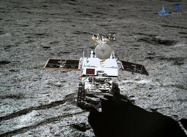 中国月球车在神秘的月球远地表面的探测