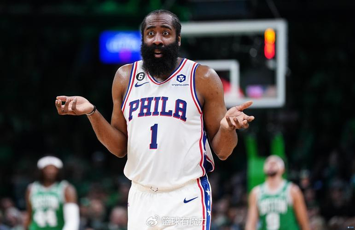 哈登在NBA比赛中砍下高分助球队逆转取胜