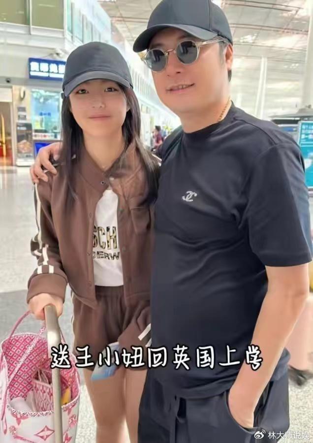 王岳伦送女儿回英国上学，王诗龄不舍落泪，父女温情时刻感人至深