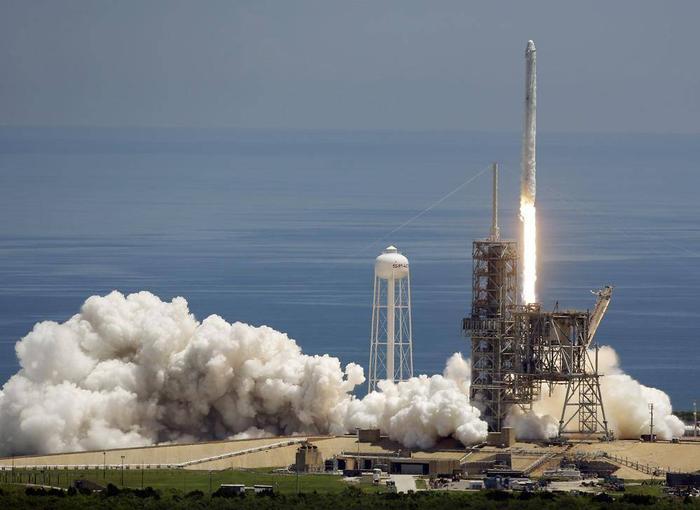 SpaceX完成第50次火箭着陆，向国际空间站运送补给