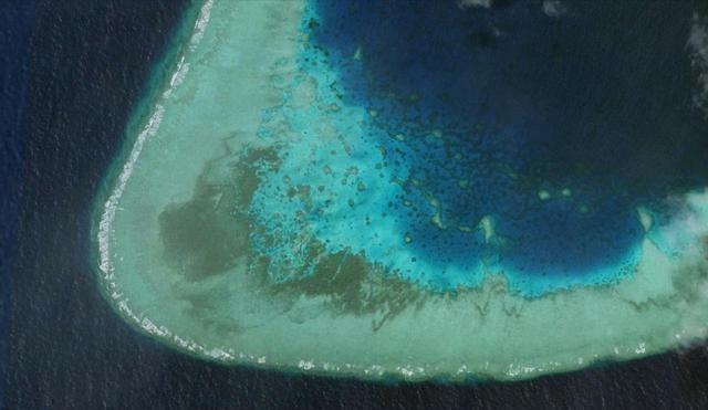航拍半月礁，南沙群岛中的“海公”，我国最早80年代登陆
