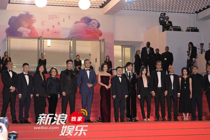 毕赣新片《狂野时代》戛纳首映，易烊千玺舒淇等亮相红毯