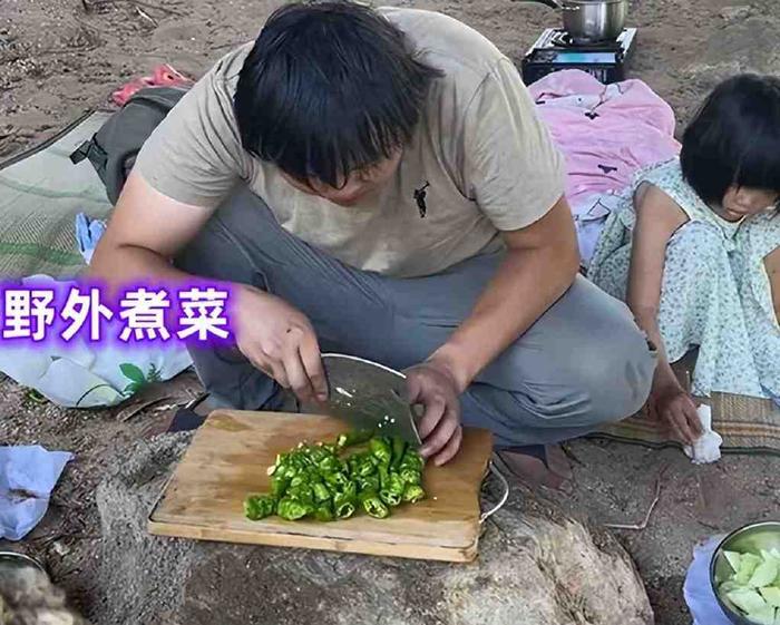 女子带着小孩流浪者，上载音频求红包，用小孩挣钱，真恶毒！(图4)