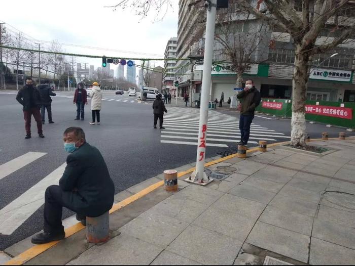 人在囧途之修火神山的农民工