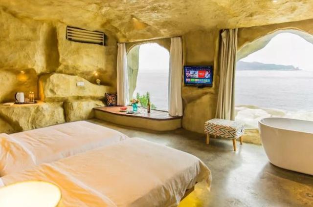 全国名字最难念的海岛，酒店建在悬崖洞穴之中，堪称中国圣托里尼