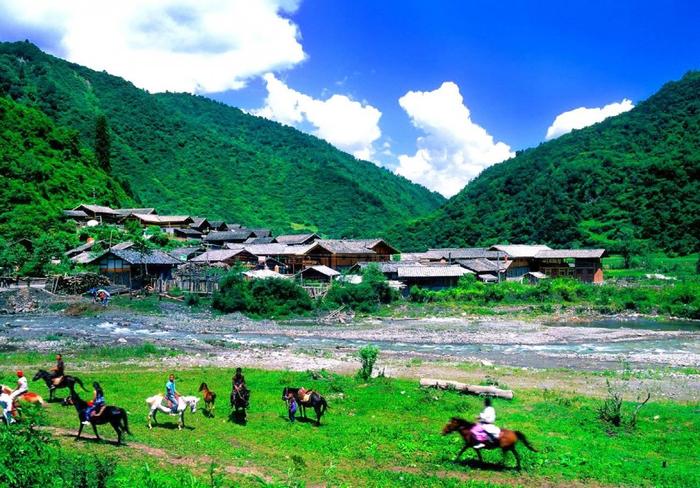 四川又一秘境小城，全国野生熊猫最多的地方，藏着多个低调仙境